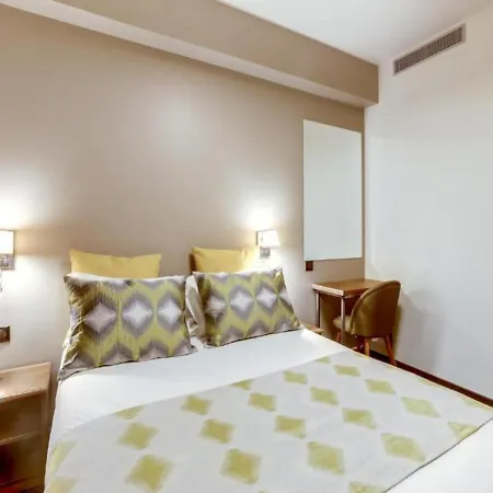 Hotel Tiger Split